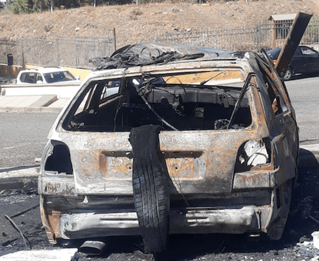 Imagen del vehículo, totalmente calcinado (Foto TA)